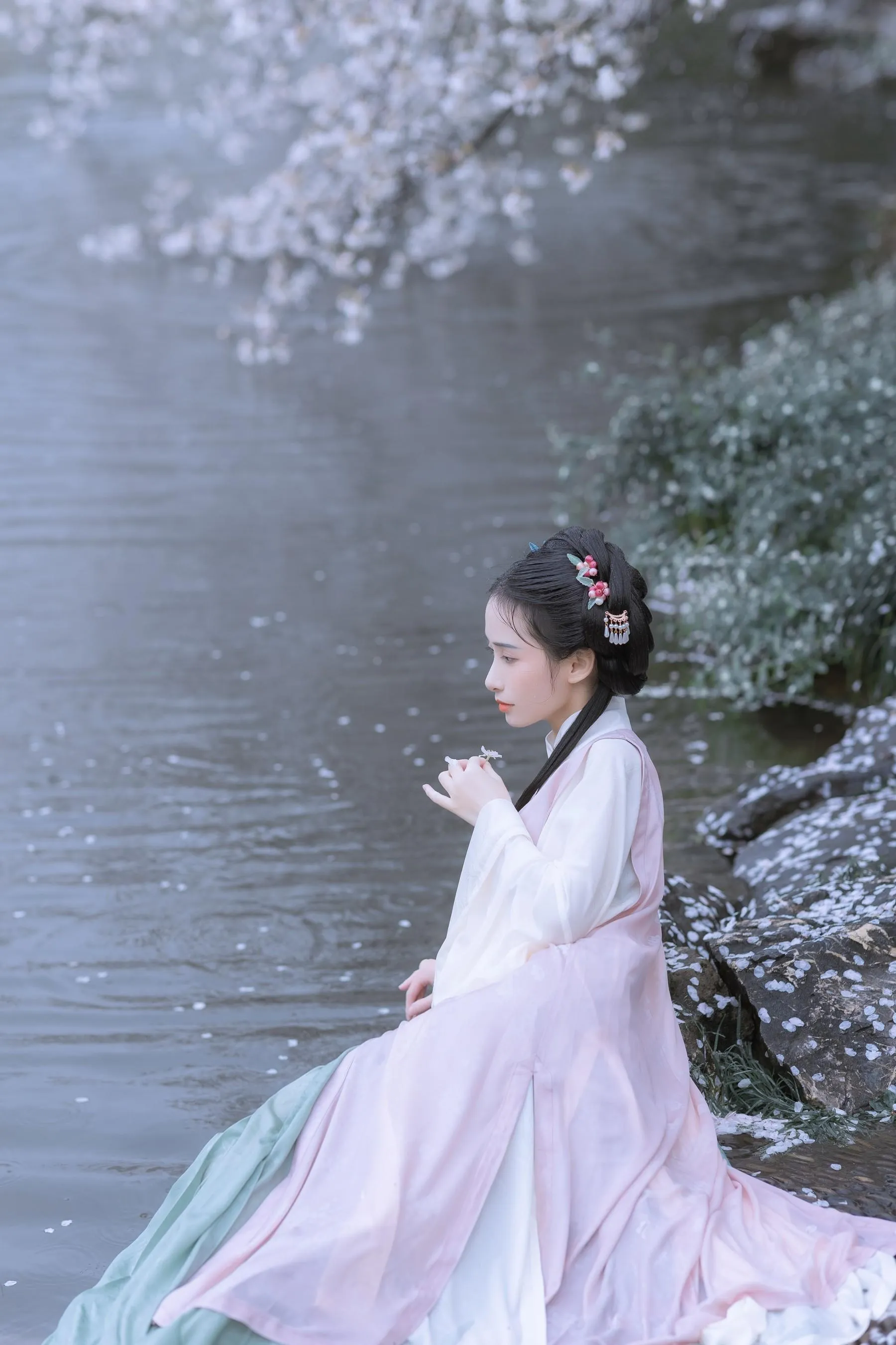 [艺图语] 2022.05.25 雨樱花 眸小妖 [46P]插图8